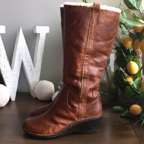UGG Shoes - UGG Hatley Leather Tall Boots 10